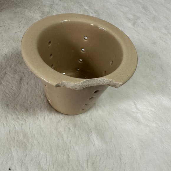 Le Creuset Classic Stoneware Teapot Chiffon HTF Pink Collectible color - Picture 12 of 12